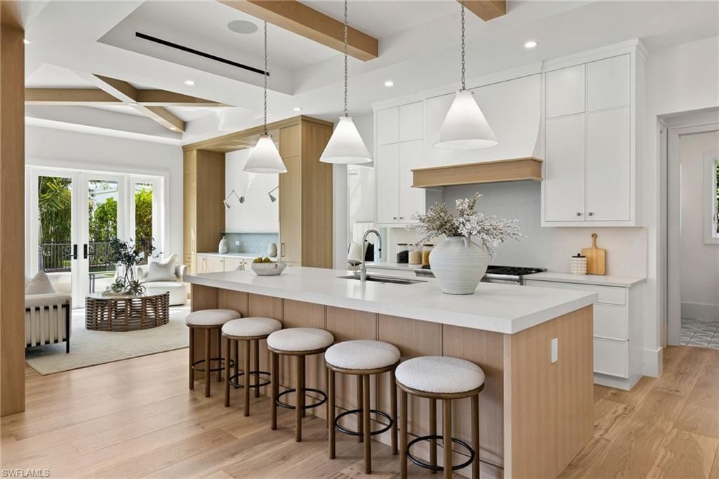 1985 Crayton Rd, Naples, FL 34102 Photo