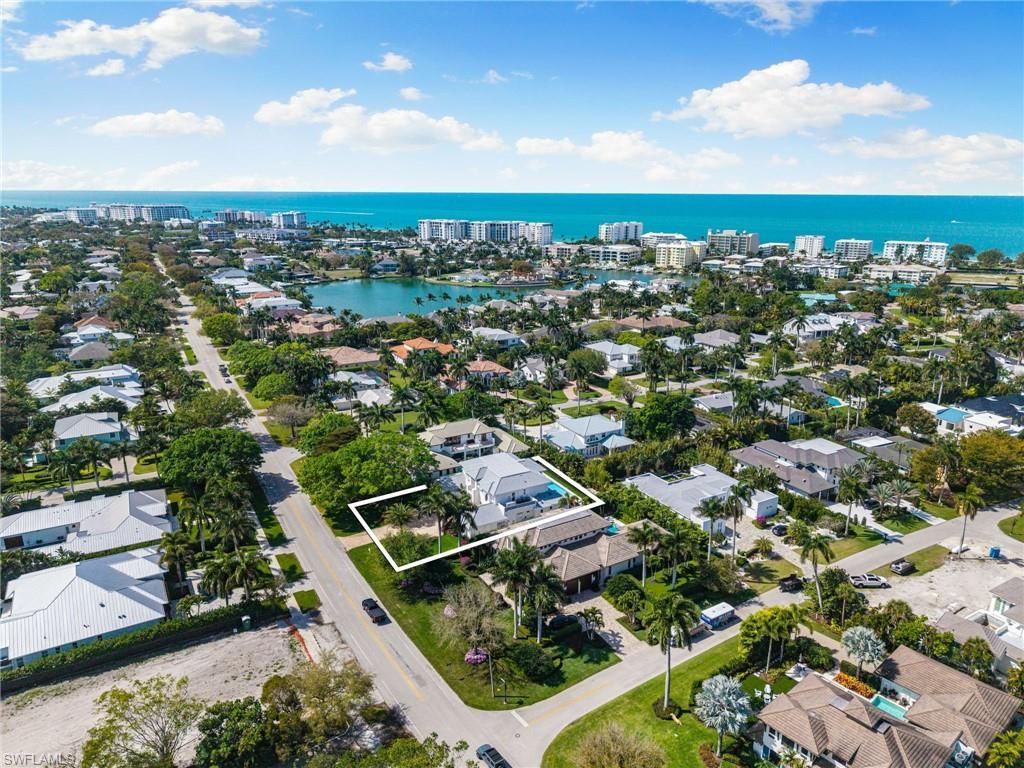 1985 Crayton Rd, Naples, FL 34102 Photo