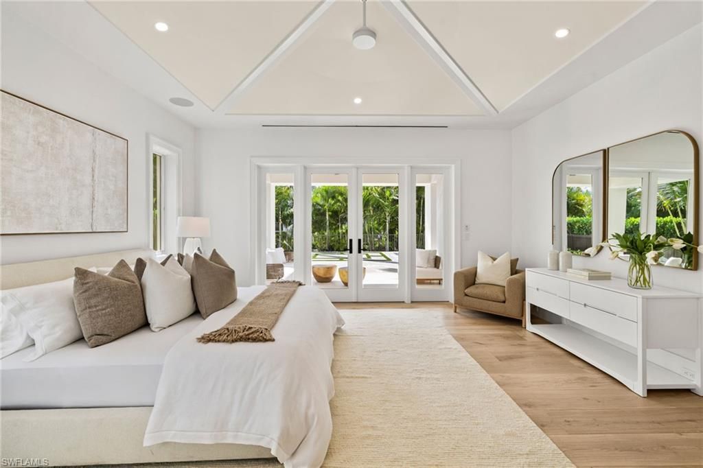 1985 Crayton Rd, Naples, FL 34102 Photo