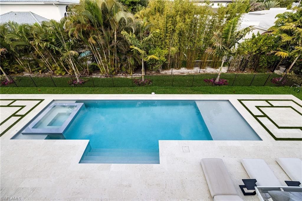 1985 Crayton Rd, Naples, FL 34102 Photo