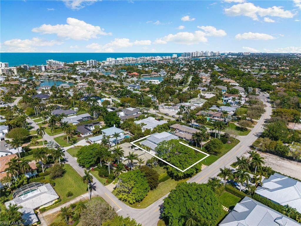 1985 Crayton Rd, Naples, FL 34102 Photo