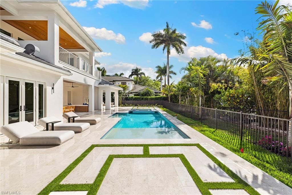 1985 Crayton Rd, Naples, FL 34102 Photo