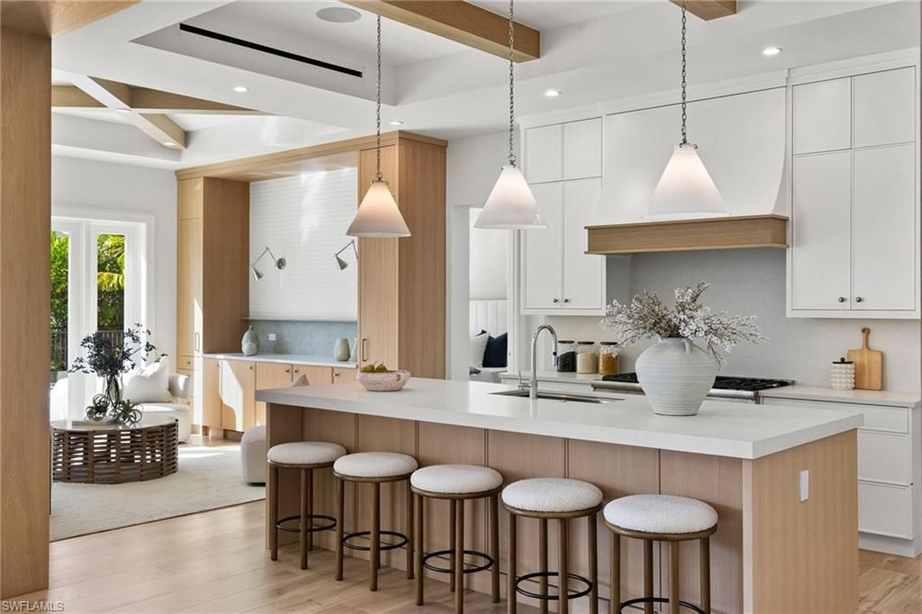 1985 Crayton Rd, Naples, FL 34102 Photo