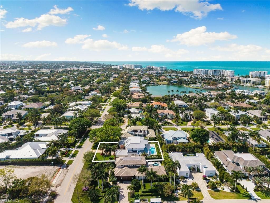 1985 Crayton Rd, Naples, FL 34102 Photo