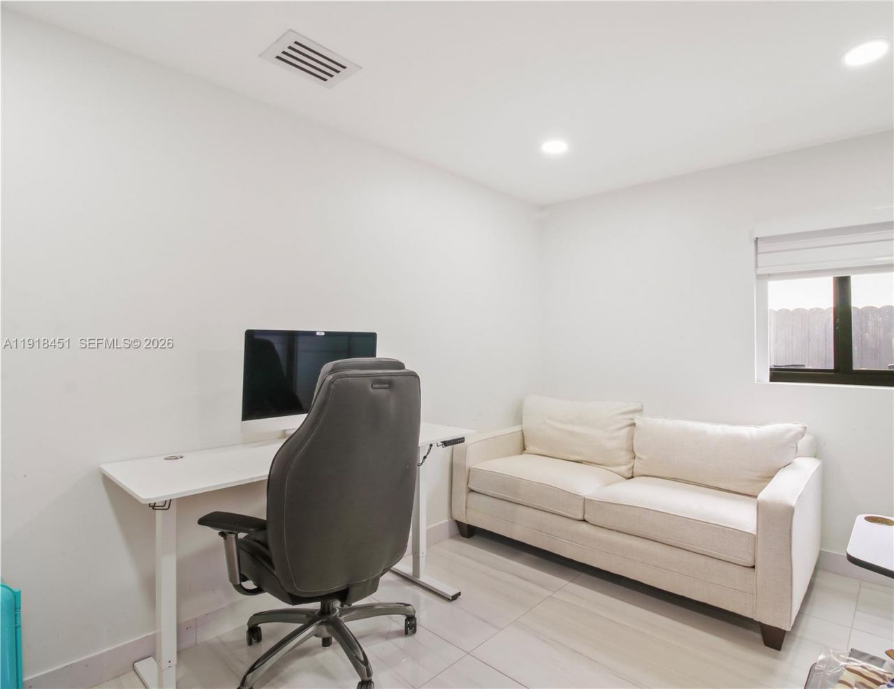 19494 NW 61st Ave, Hialeah, FL 33015 Photo