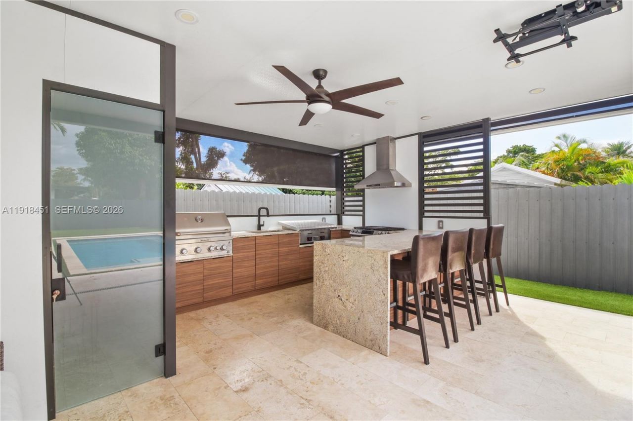 19494 NW 61st Ave, Hialeah, FL 33015 Photo