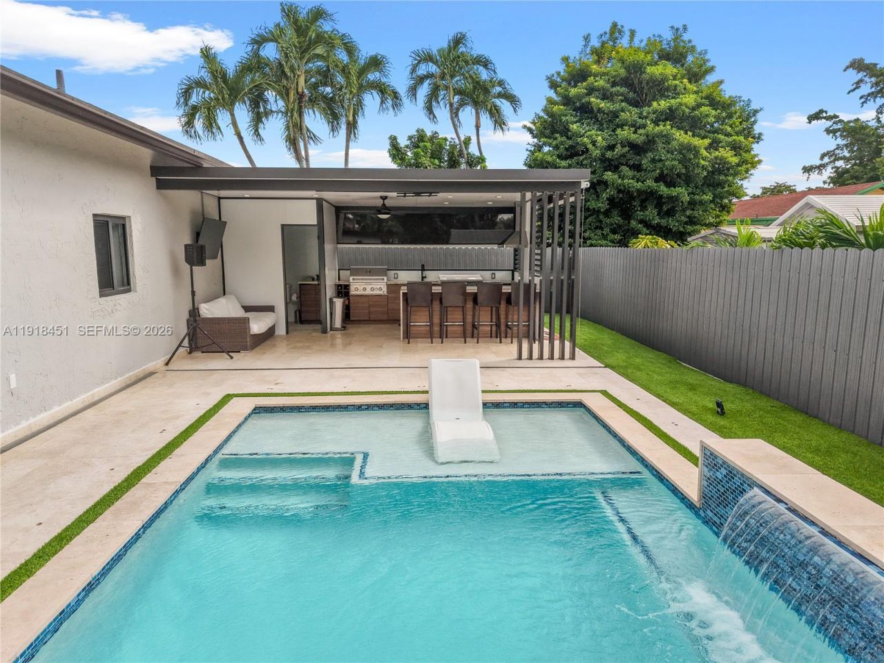 19494 NW 61st Ave, Hialeah, FL 33015 Photo