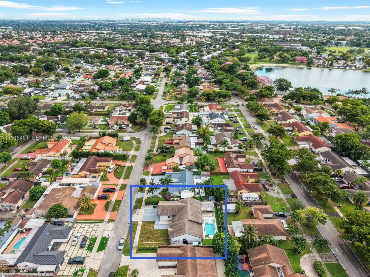 19494 NW 61st Ave, Hialeah, FL 33015 Photo