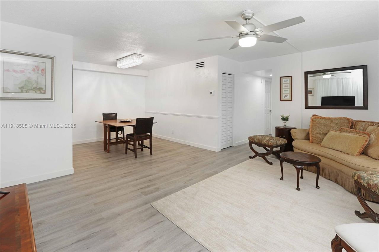 580 Egret Dr, Unit 124, Hallandale Beach, FL 33009 Photo