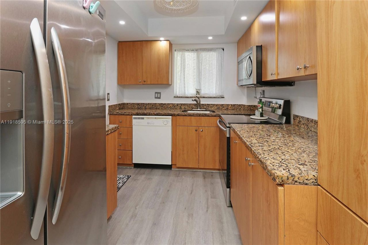 580 Egret Dr, Unit 124, Hallandale Beach, FL 33009 Photo