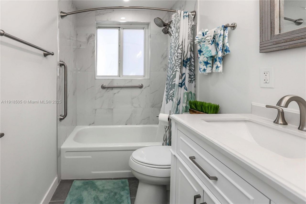 580 Egret Dr, Unit 124, Hallandale Beach, FL 33009 Photo