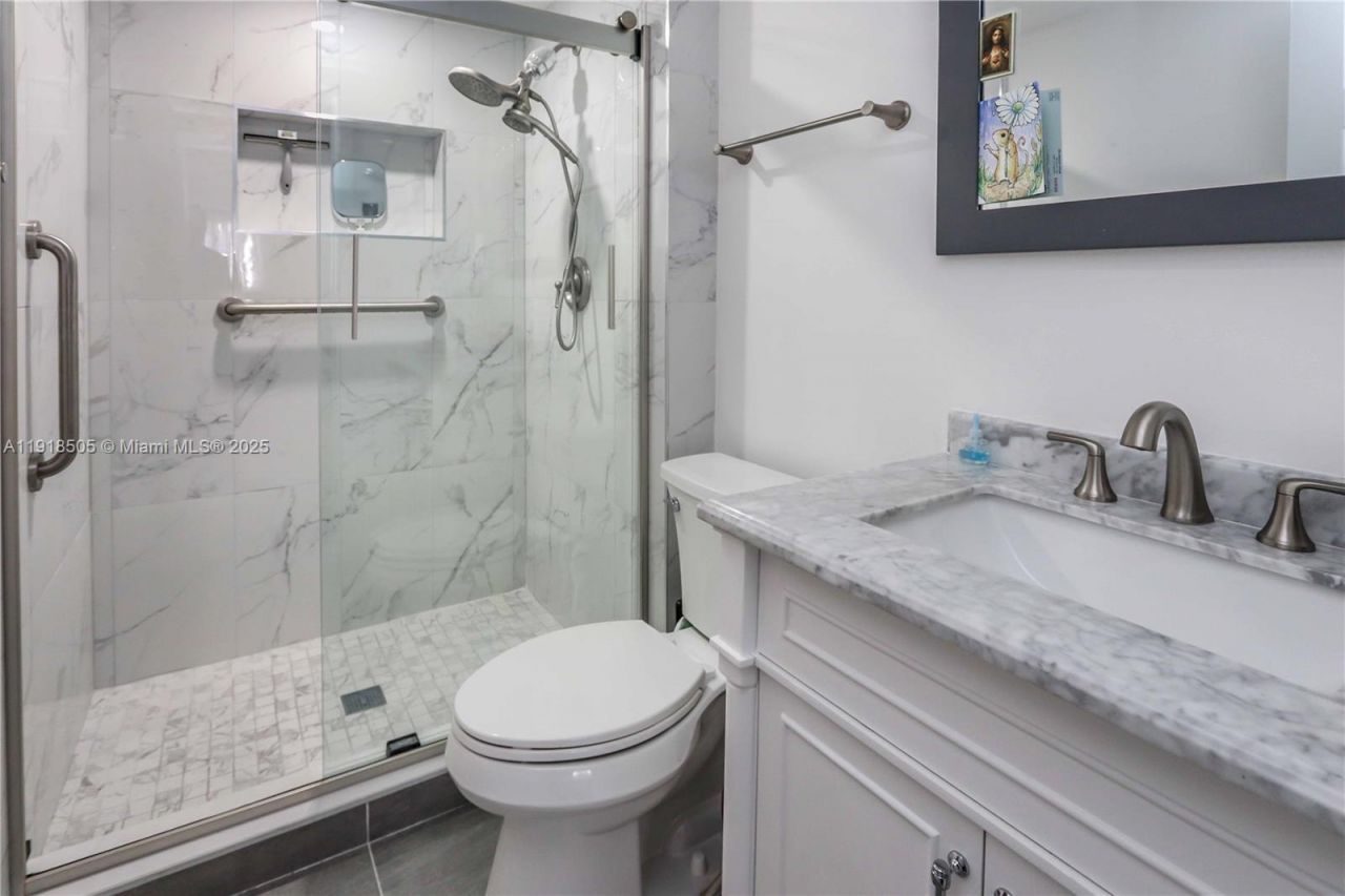 580 Egret Dr, Unit 124, Hallandale Beach, FL 33009 Photo