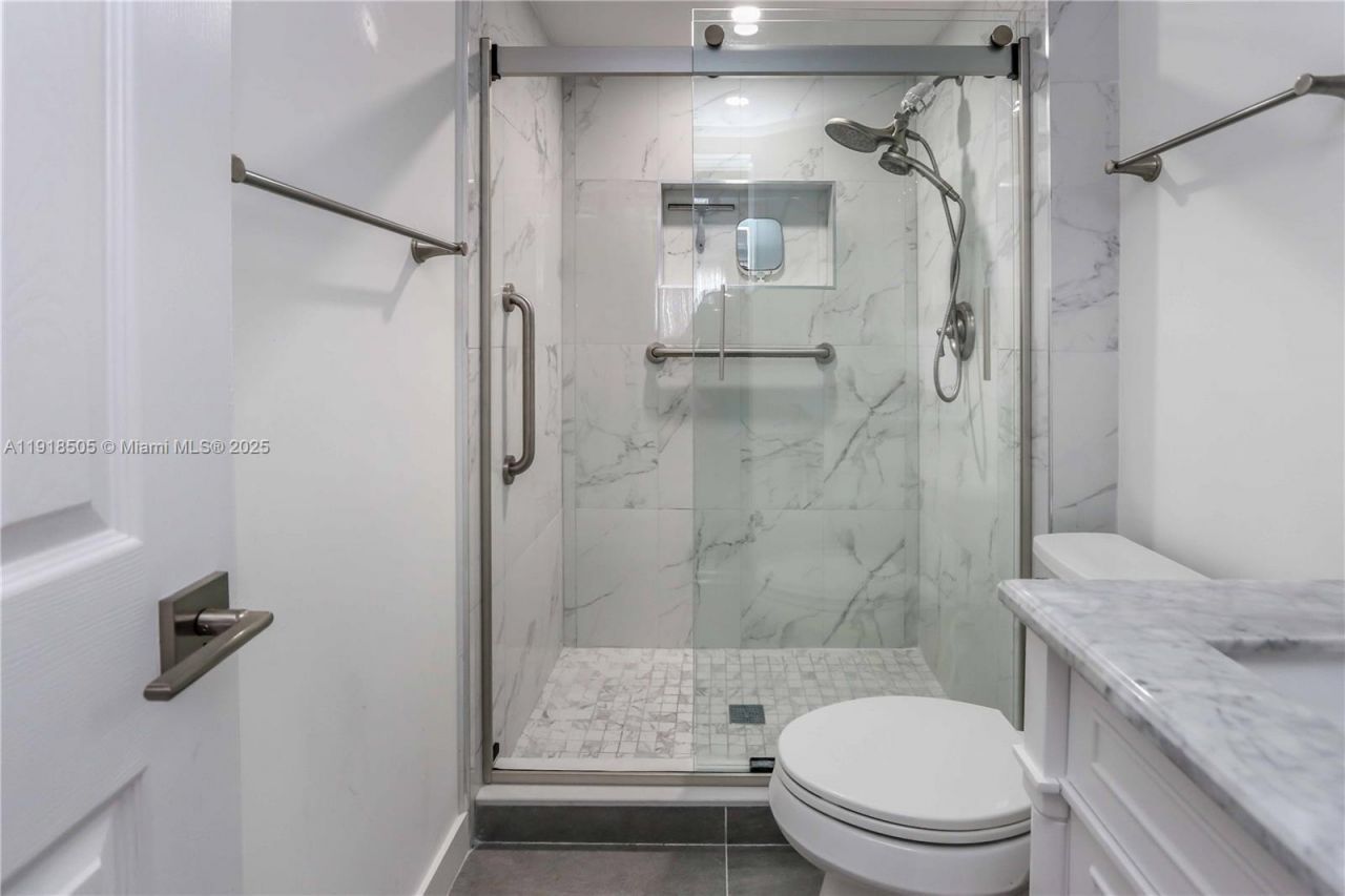 580 Egret Dr, Unit 124, Hallandale Beach, FL 33009 Photo