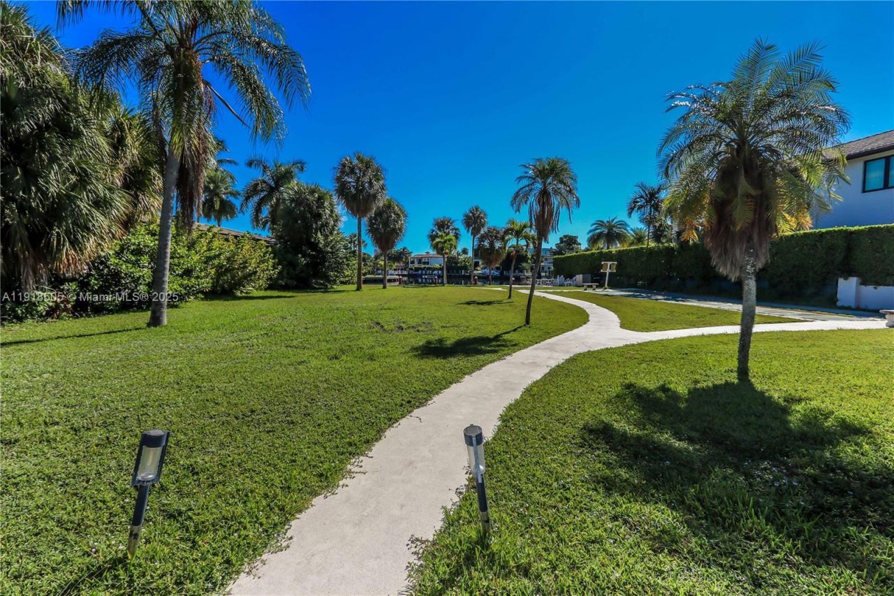 580 Egret Dr, Unit 124, Hallandale Beach, FL 33009 Photo