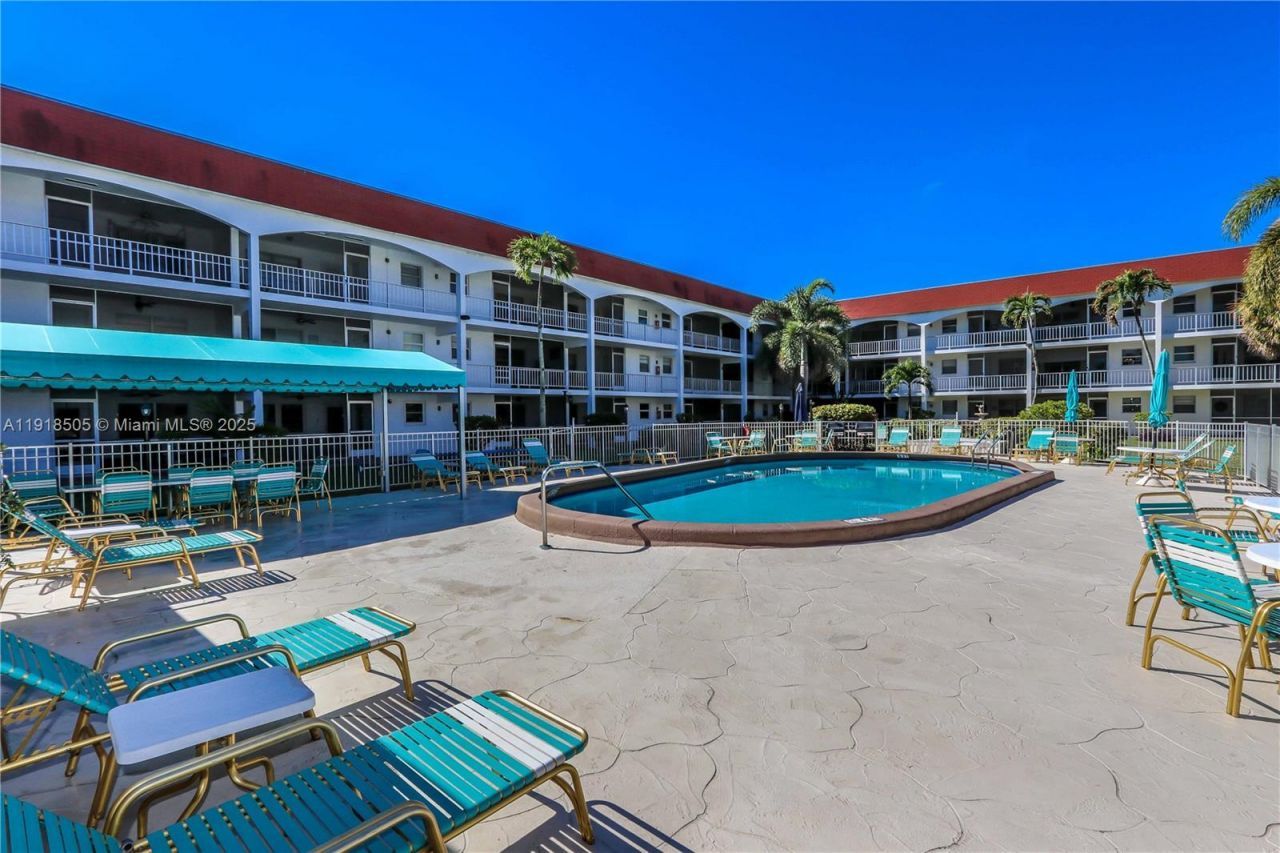 580 Egret Dr, Unit 124, Hallandale Beach, FL 33009 Photo