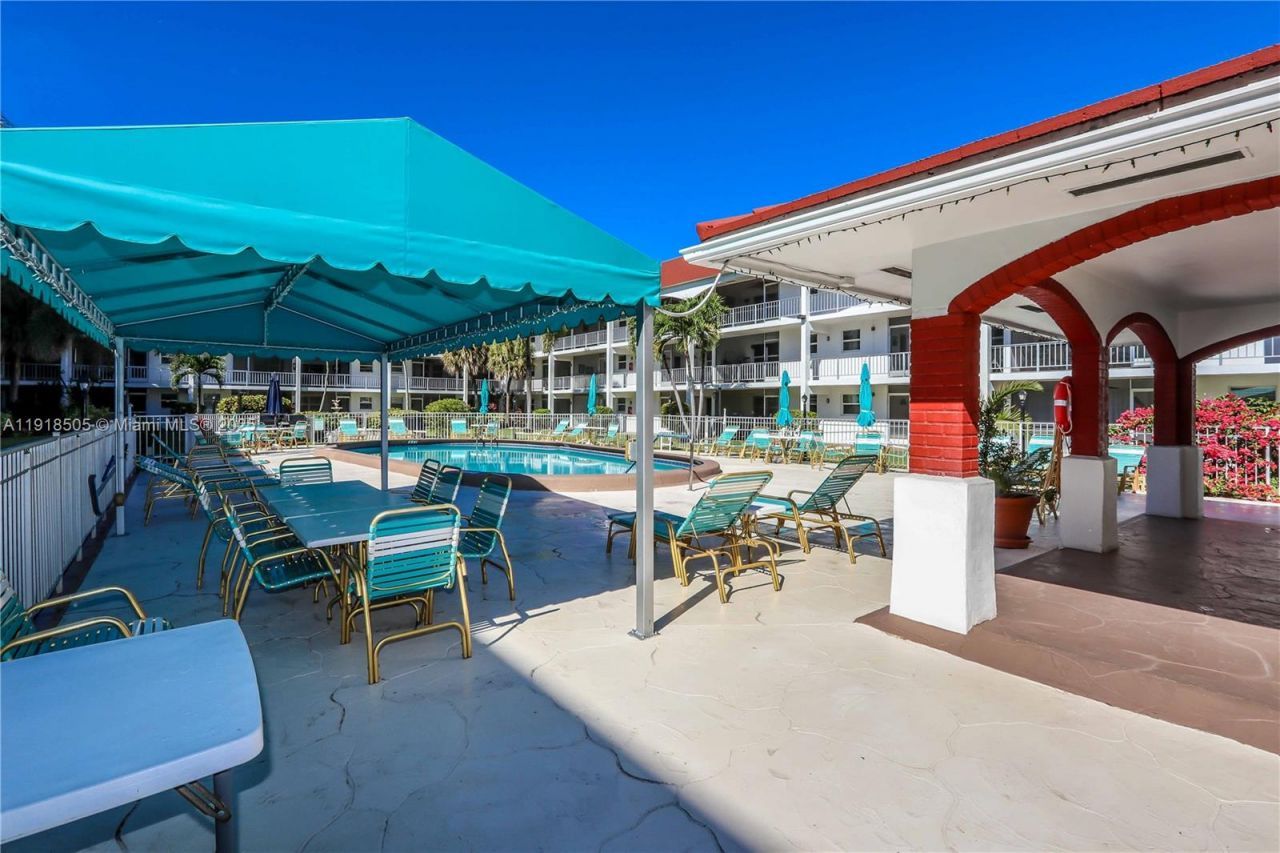 580 Egret Dr, Unit 124, Hallandale Beach, FL 33009 Photo