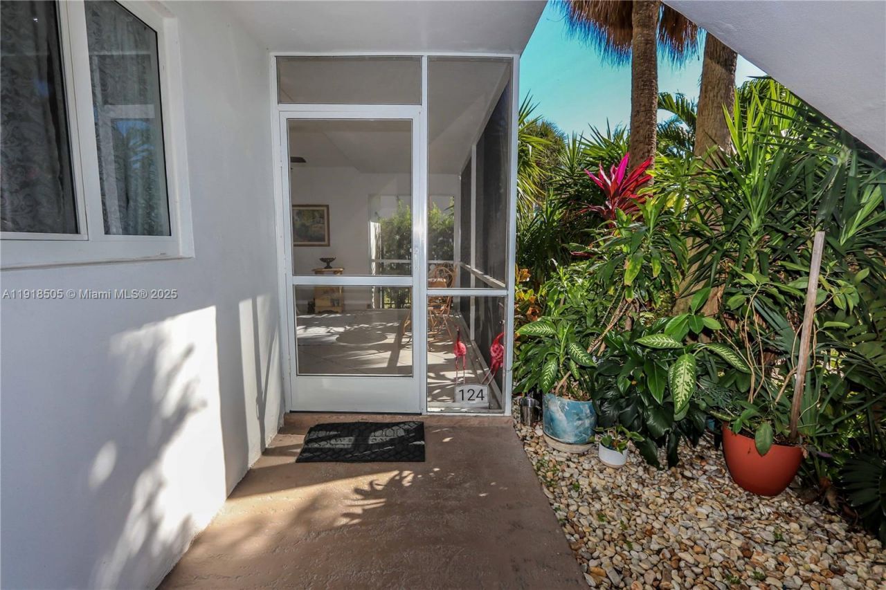 580 Egret Dr, Unit 124, Hallandale Beach, FL 33009 Photo