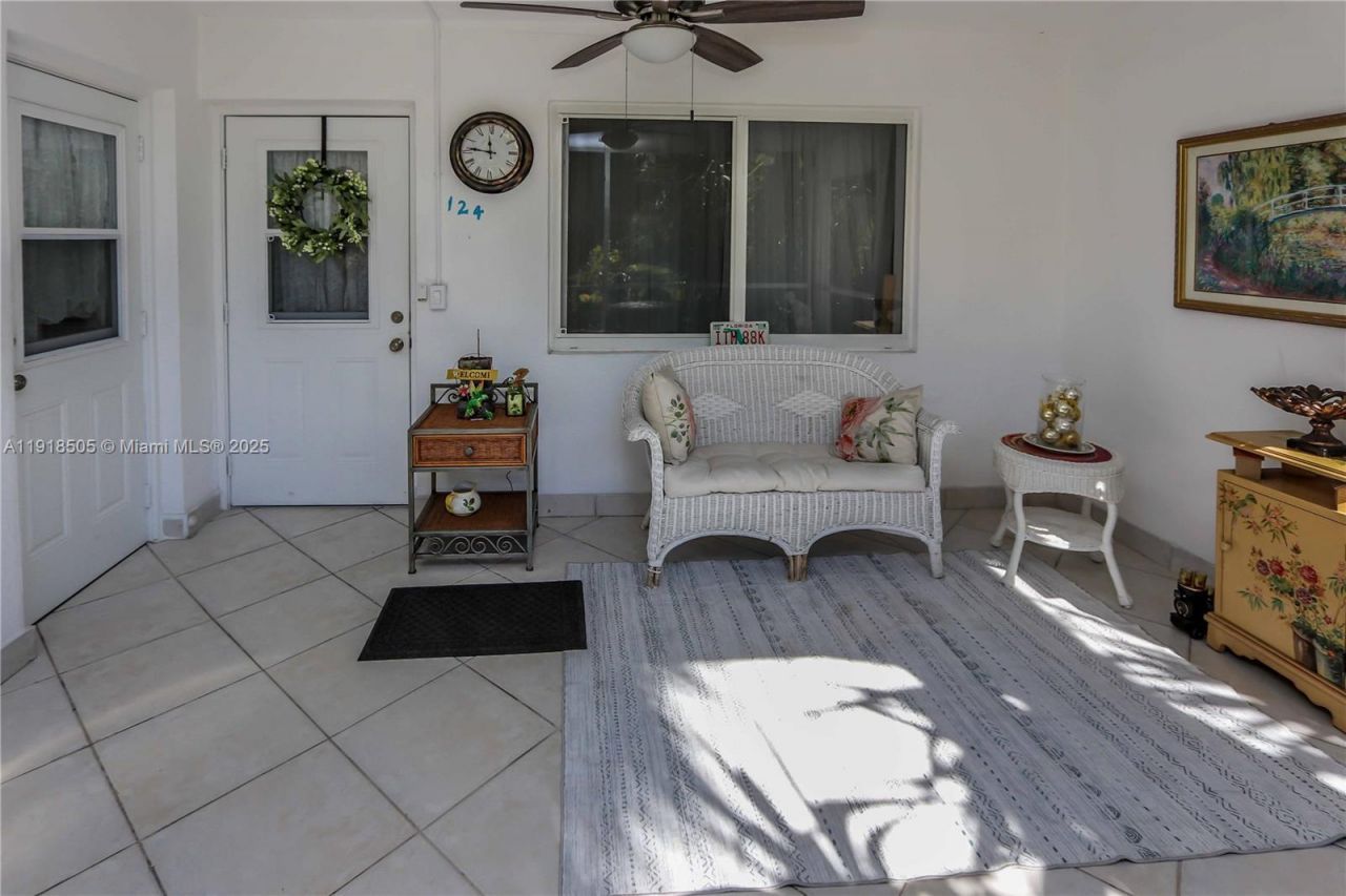 580 Egret Dr, Unit 124, Hallandale Beach, FL 33009 Photo