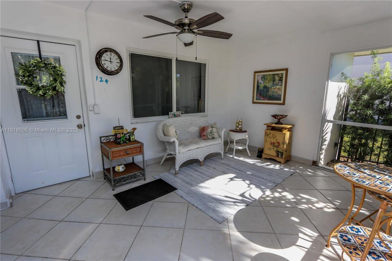 580 Egret Dr, Unit 124, Hallandale Beach, FL 33009 Photo