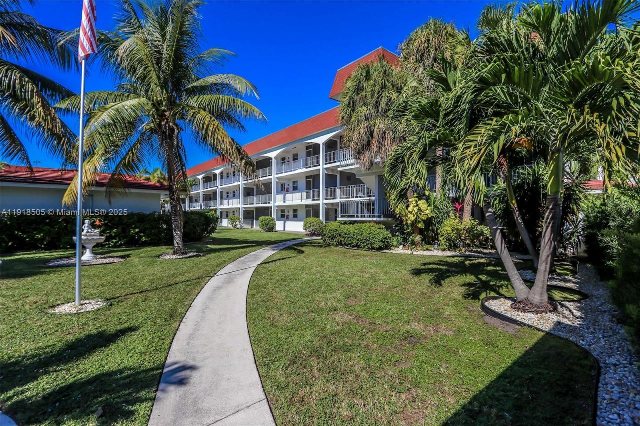 580 Egret Dr, Unit 124, Hallandale Beach, FL 33009 Photo