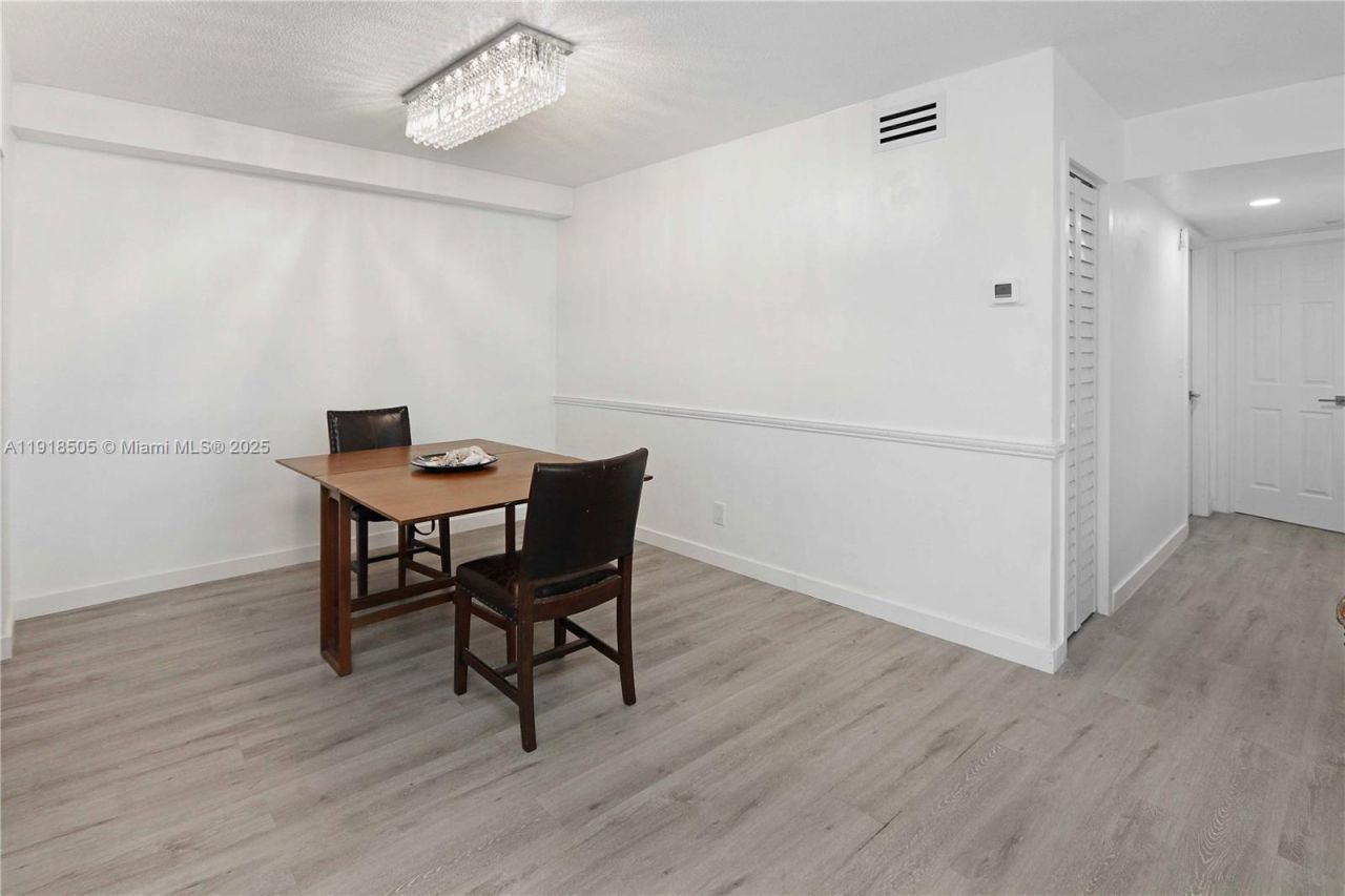 580 Egret Dr, Unit 124, Hallandale Beach, FL 33009 Photo