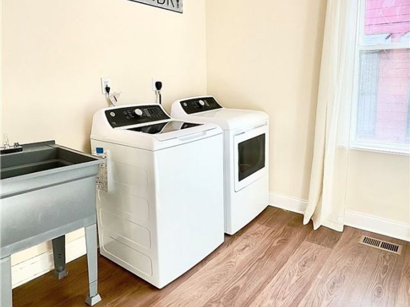 1911 Corning Avenue, Cleveland, OH 44109 Photo 21