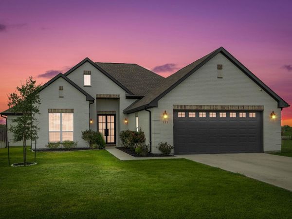 111 Fosters Branch DR, Schulenburg, TX 78956