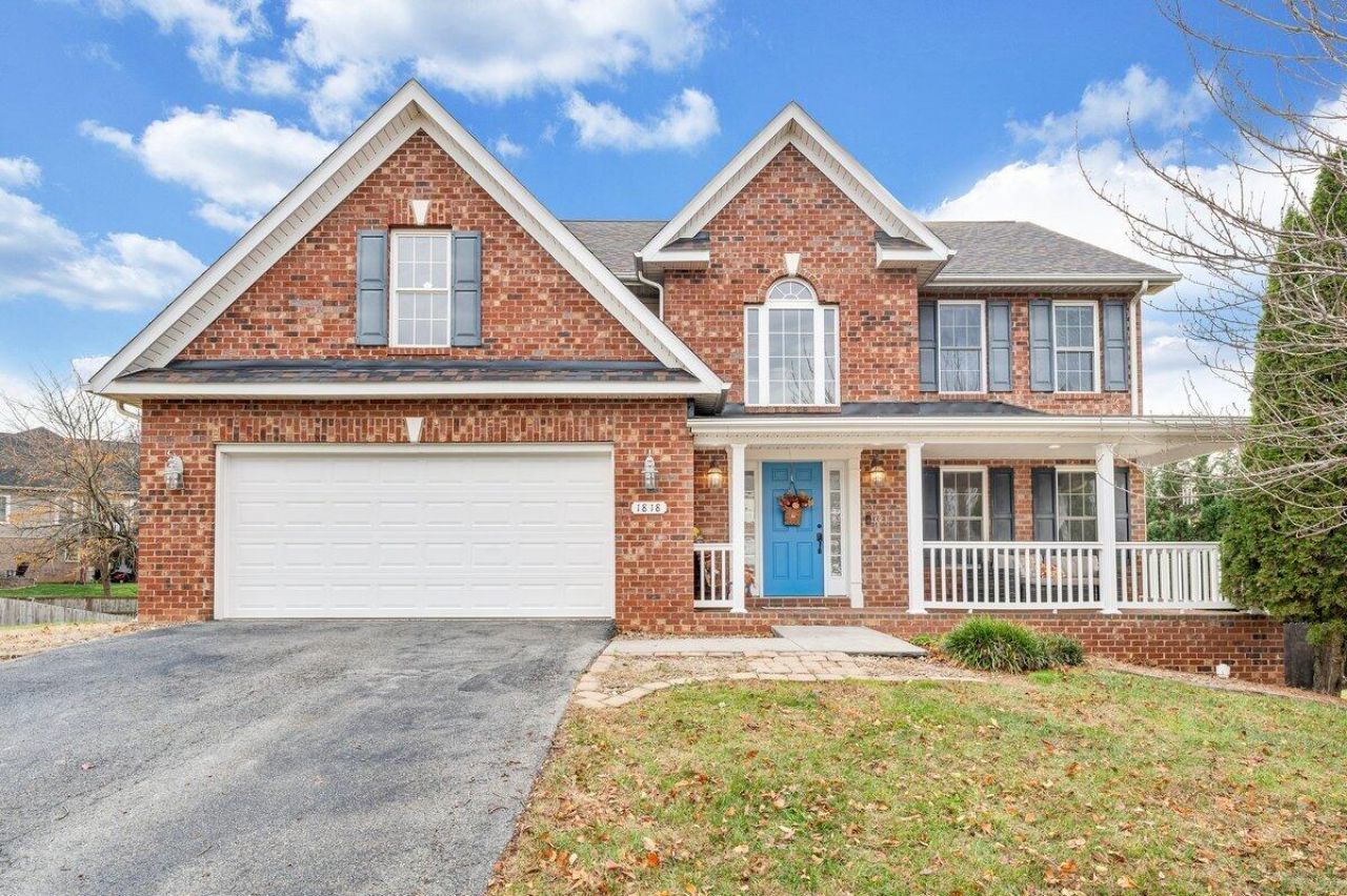 1818 High Gate Ln, Salem, VA 24153 Main Photo