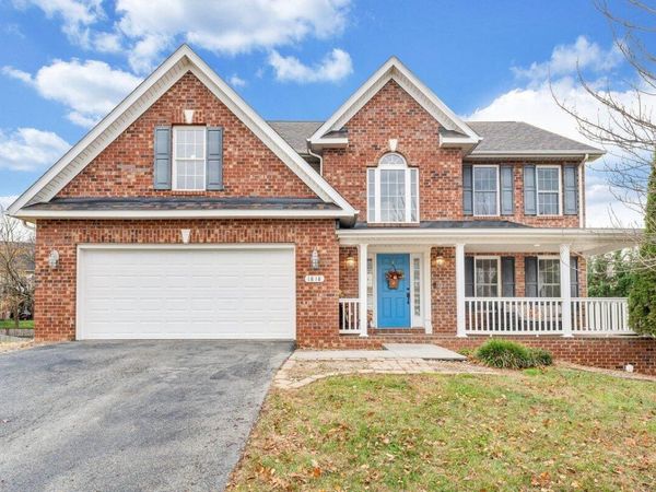 1818 High Gate LN, Salem, VA 24153