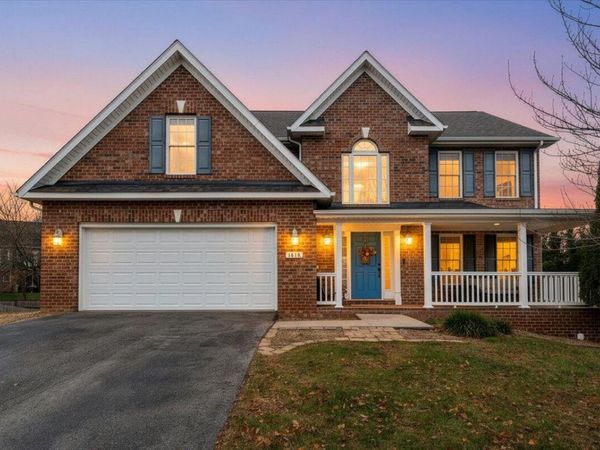 1818 High Gate LN, Salem, VA 24153