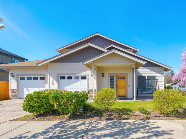 356 SW Bayou Place, Grants Pass, OR 97526