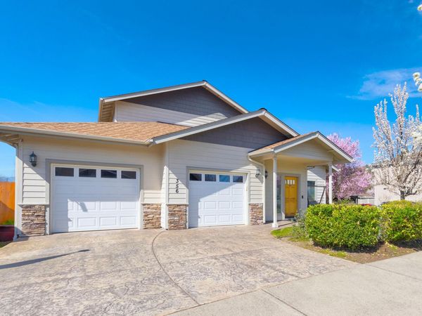 356 SW Bayou Place, Grants Pass, OR 97526