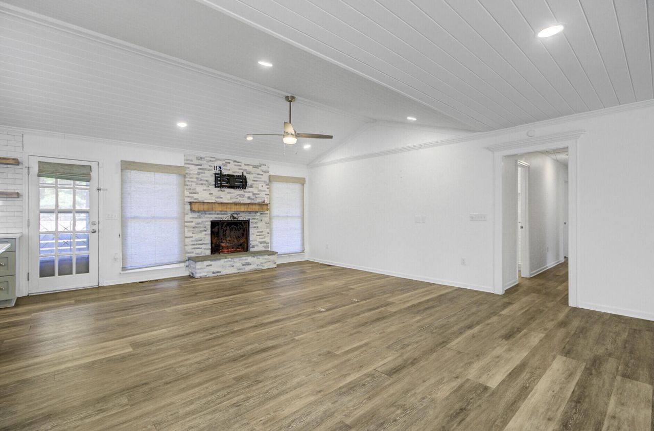 201 Welles Lane Photo 12