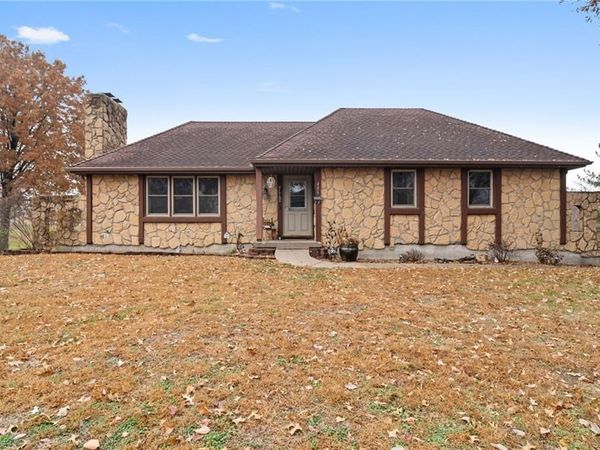 406 Frederick Drive, Gower, MO 64454