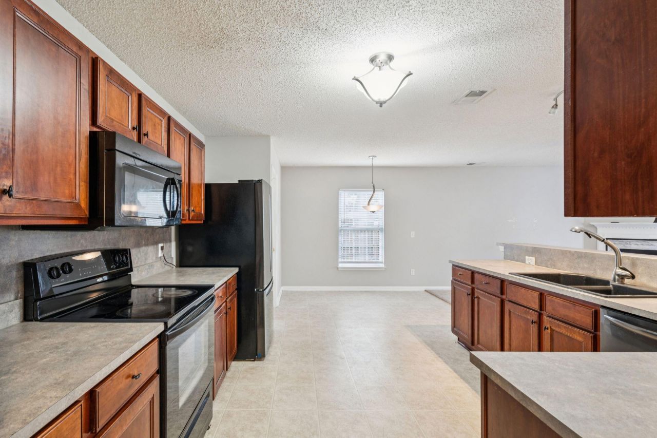 437 Dovetail Circle Photo 13