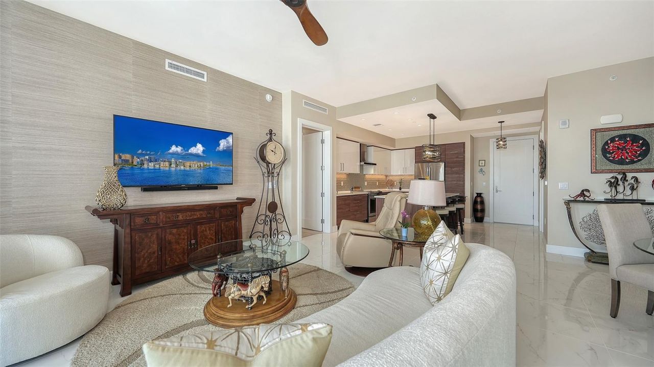 111 S Pineapple Avenue, Unit 604, Sarasota, FL 34236 Photo