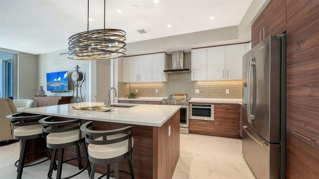 111 S Pineapple Avenue, Unit 604, Sarasota, FL 34236 Photo