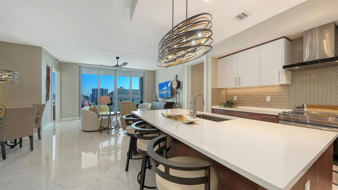 111 S Pineapple Avenue, Unit 604, Sarasota, FL 34236 Photo