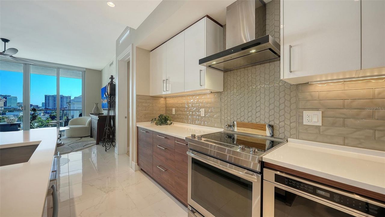 111 S Pineapple Avenue, Unit 604, Sarasota, FL 34236 Photo