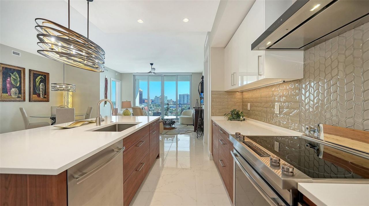 111 S Pineapple Avenue, Unit 604, Sarasota, FL 34236 Photo