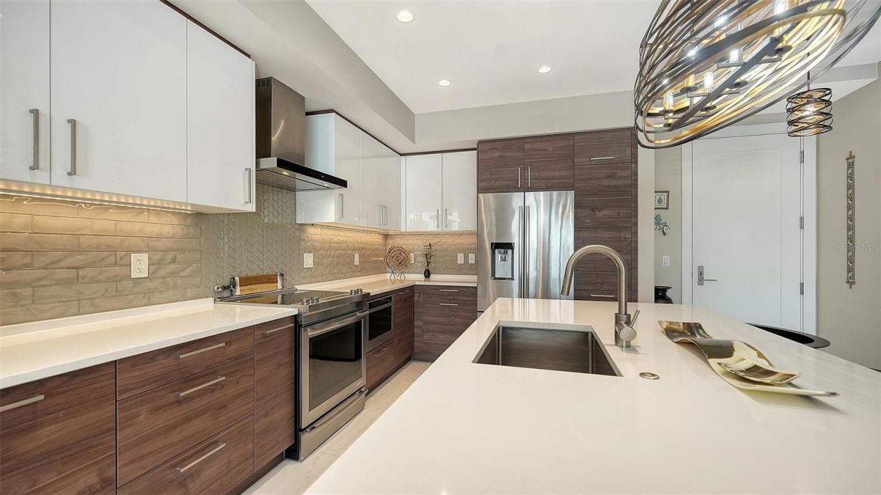 111 S Pineapple Avenue, Unit 604, Sarasota, FL 34236 Photo