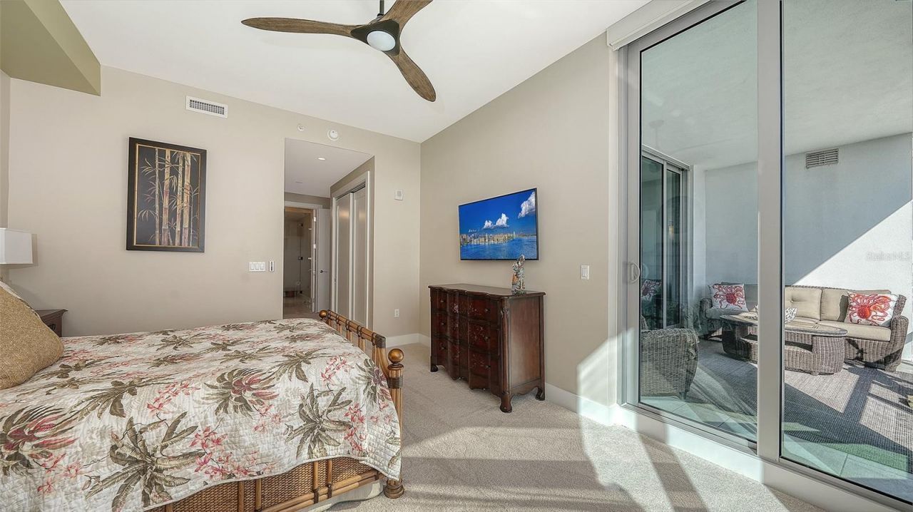 111 S Pineapple Avenue, Unit 604, Sarasota, FL 34236 Photo