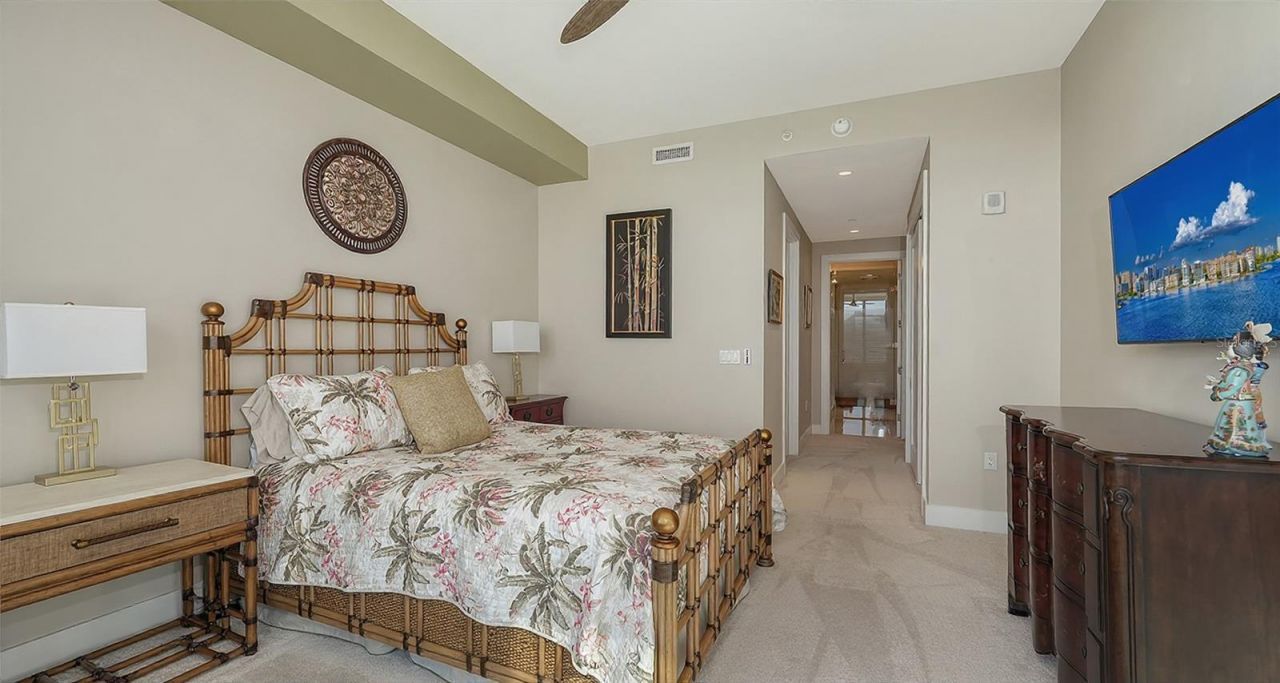 111 S Pineapple Avenue, Unit 604, Sarasota, FL 34236 Photo