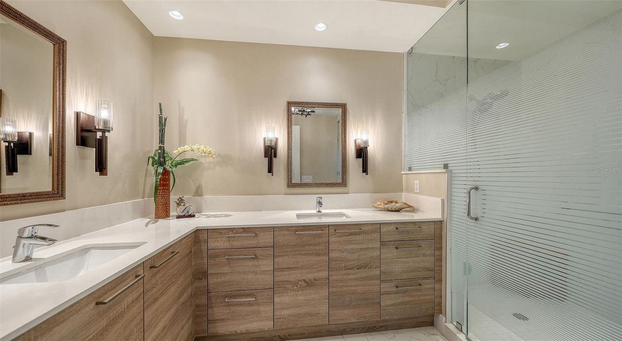 111 S Pineapple Avenue, Unit 604, Sarasota, FL 34236 Photo