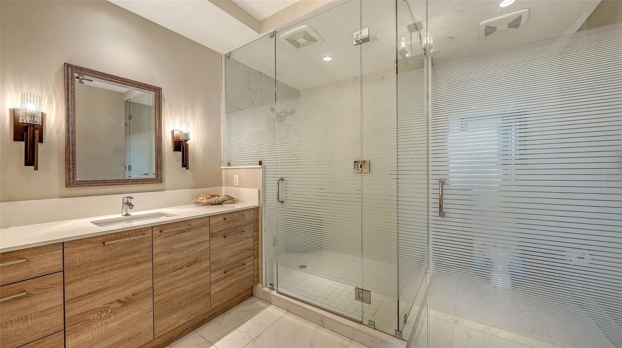 111 S Pineapple Avenue, Unit 604, Sarasota, FL 34236 Photo