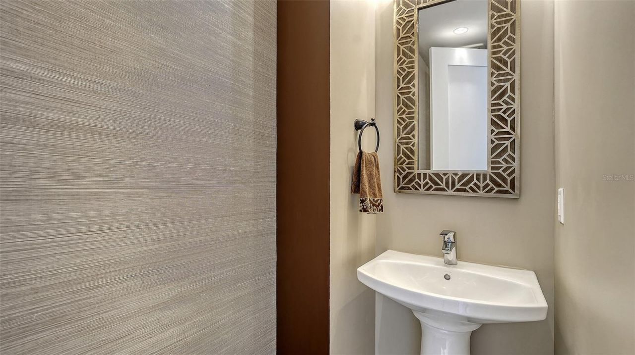 111 S Pineapple Avenue, Unit 604, Sarasota, FL 34236 Photo