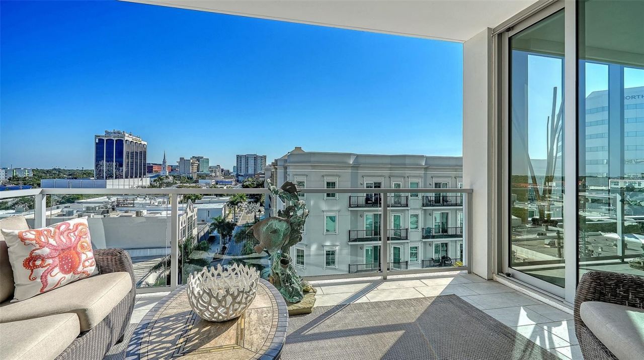 111 S Pineapple Avenue, Unit 604, Sarasota, FL 34236 Photo