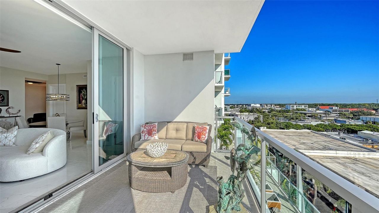 111 S Pineapple Avenue, Unit 604, Sarasota, FL 34236 Photo