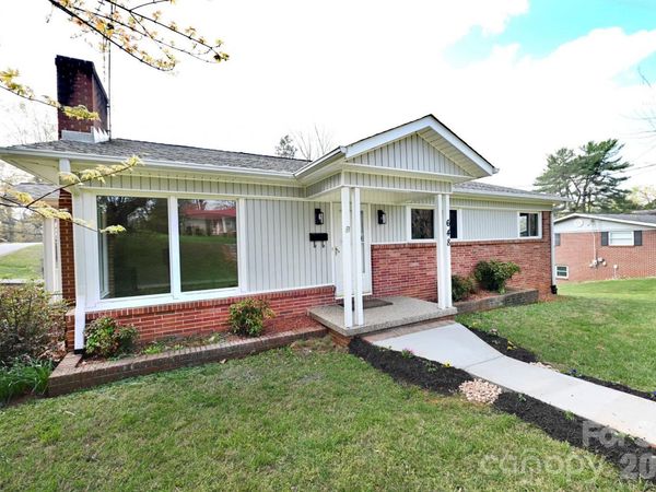 648 7th Avenue SE, Hickory, NC 28602
