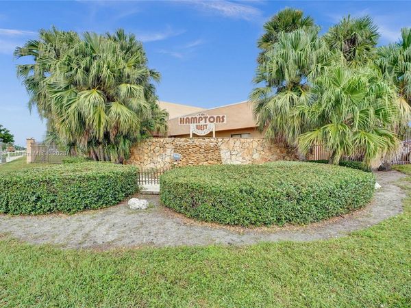 8010 Hampton Blvd, Unit 211, North Lauderdale, FL 33068